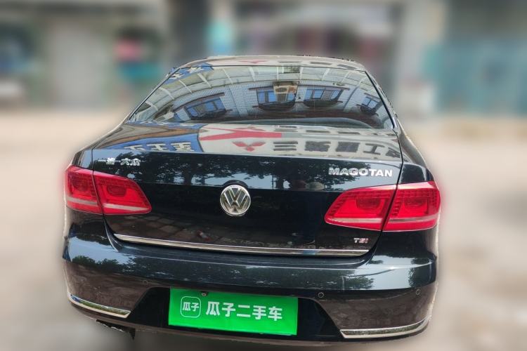 Used Volkswagen Magotan 2015 1.8TSI Comfort Model Rear
