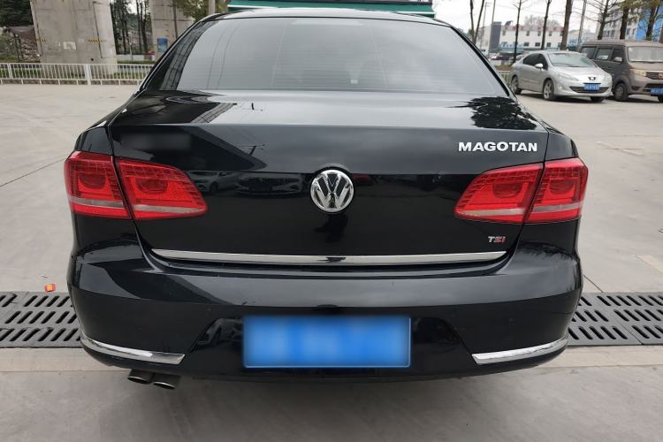 Used Volkswagen Magotan 2015 Revised 1.8TSI Prestige Version Rear