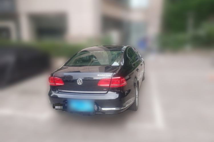 Used Volkswagen Magotan 2015 Facelift 1.8TSI Luxury Model Rear Left 45 Deg