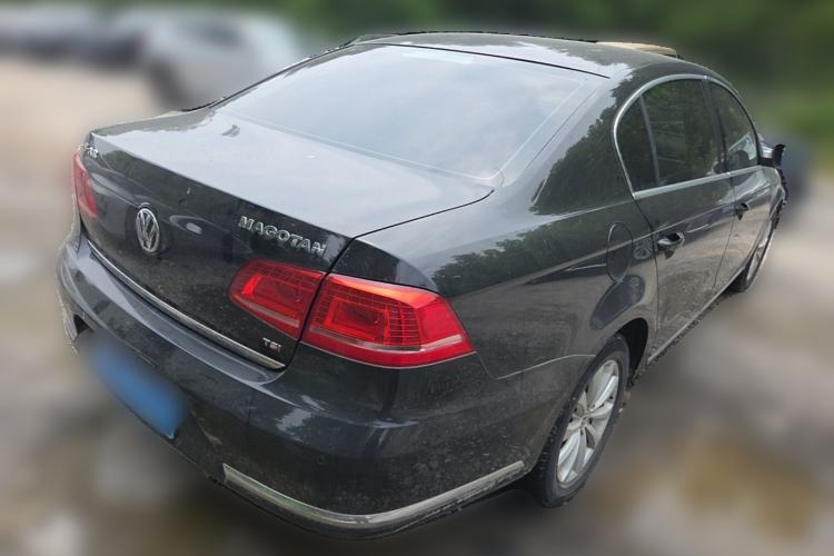 Used Volkswagen Magotan 2015 1.8TSI Luxury Model Rear Right 45 Deg