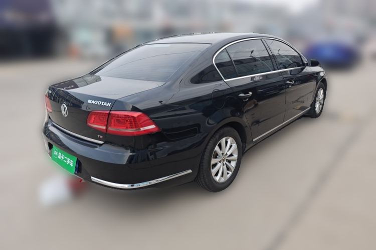 Used Volkswagen Magotan 2015 Facelift 1.8TSI Luxury Model Rear Right 45 Deg