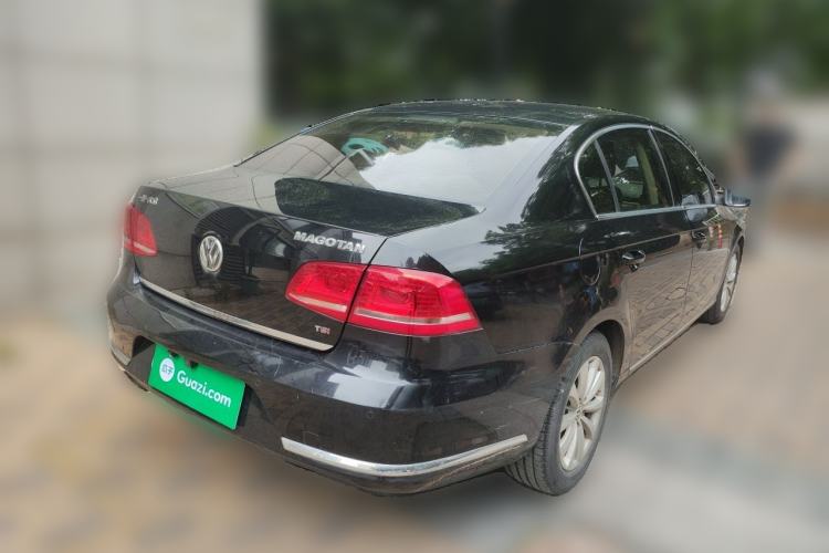 Used Volkswagen Magotan 2015 1.8TSI Luxury Model Rear Right 45 Deg
