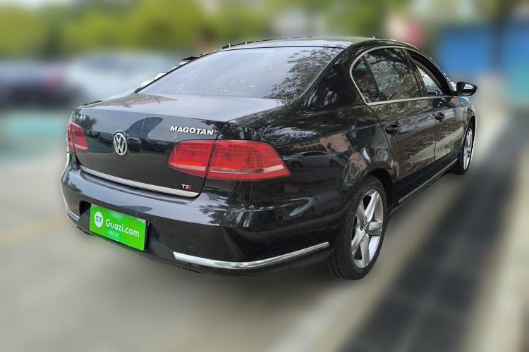 Used Volkswagen Magotan 2015 1.8TSI Prestige Model Rear Right 45 Deg