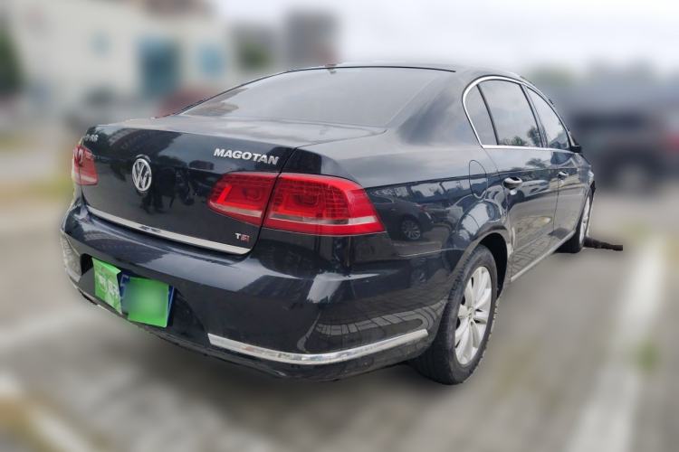Used Volkswagen Magotan 2015 1.8TSI Advanced Model Rear Right 45 Deg