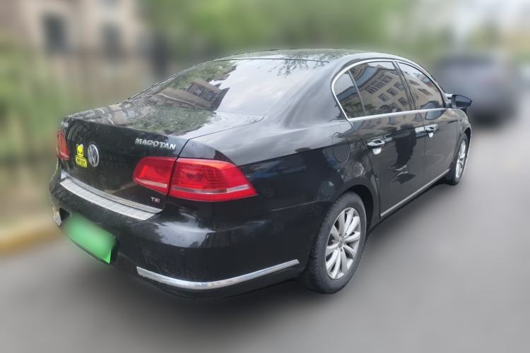 Used Volkswagen Magotan 2015 1.8TSI Luxury Model Rear Right 45 Deg