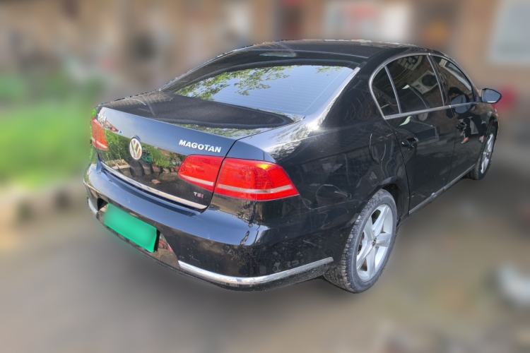 Used Volkswagen Magotan 2015 1.8TSI Prestige Model Rear Right 45 Deg