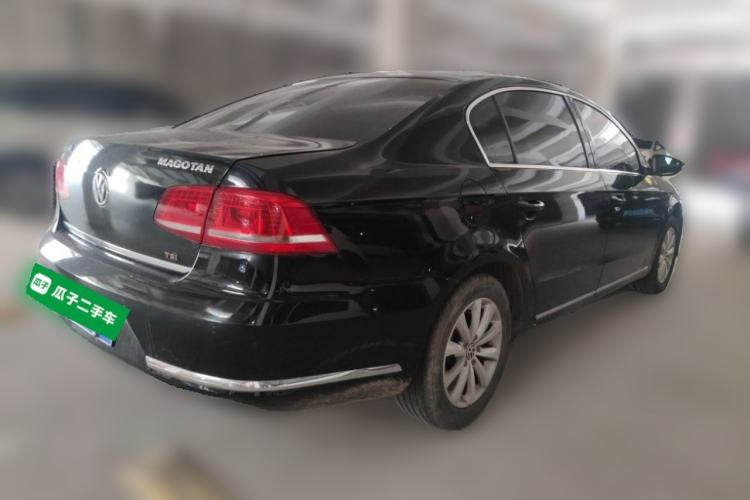 Used Volkswagen Magotan 2015 2.0 TSI Luxury Model Rear Right 45 Deg