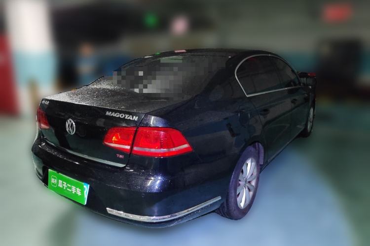 Used Volkswagen Magotan 2015 2.0 TSI Luxury Model Rear Right 45 Deg
