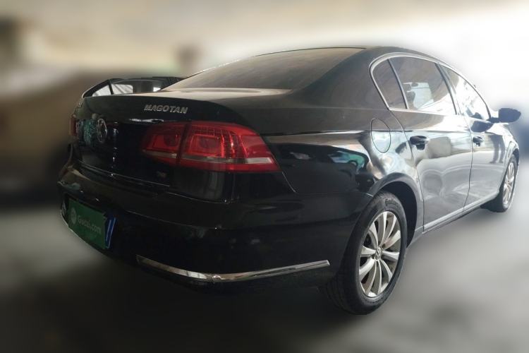 Used Volkswagen Magotan 2015 Facelift 1.8TSI Luxury Model Rear Right 45 Deg