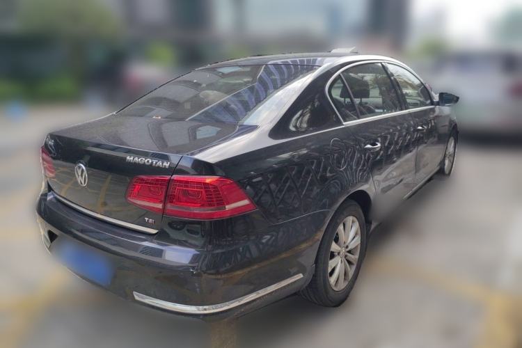 Used Volkswagen Magotan 2015 1.8TSI Advanced Model Rear Right 45 Deg