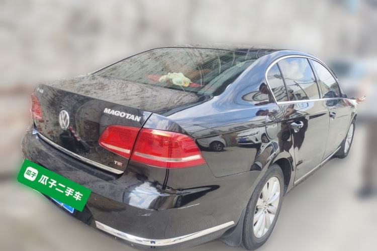 Used Volkswagen Magotan 2015 Facelift 1.8TSI Luxury Model Rear Right 45 Deg