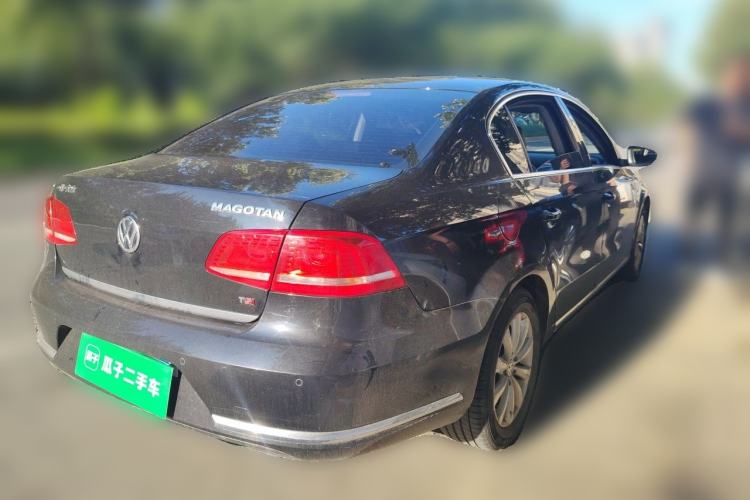 Used Volkswagen Magotan 2015 1.8TSI Luxury Model Rear Right 45 Deg