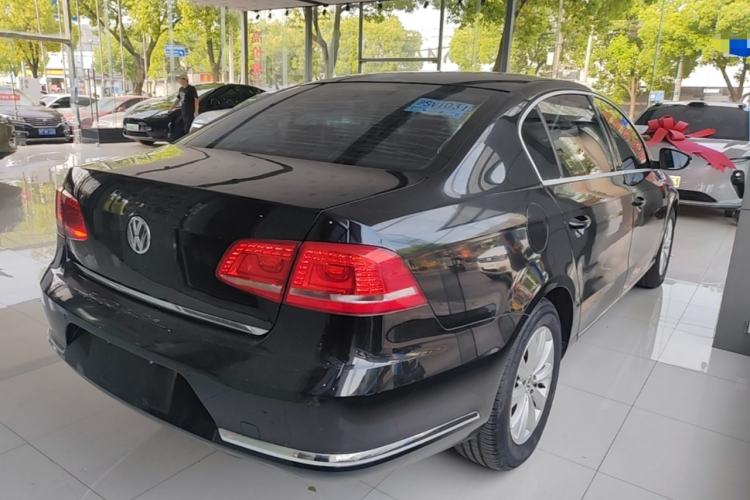 Used Volkswagen Magotan 2015 Facelift 1.8TSI Luxury Model Rear Right 45 Deg