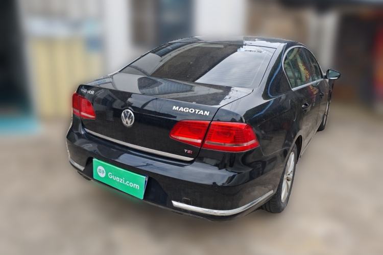 Used Volkswagen Magotan 2015 Facelift 1.8TSI Luxury Model Rear Right 45 Deg