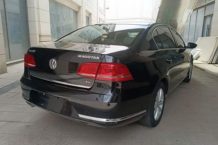 Used Volkswagen Magotan 2015 Facelift 1.8TSI Luxury Model Rear Right 45 Deg