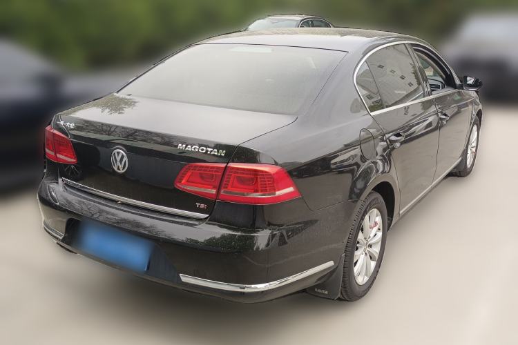 Used Volkswagen Magotan 2015 1.8TSI Advanced Model Rear Right 45 Deg