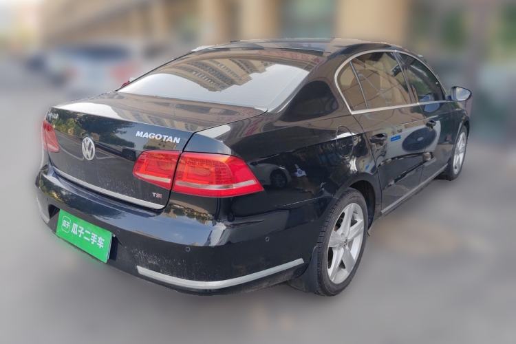 Used Volkswagen Magotan 2015 1.8TSI Prestige Model Rear Right 45 Deg