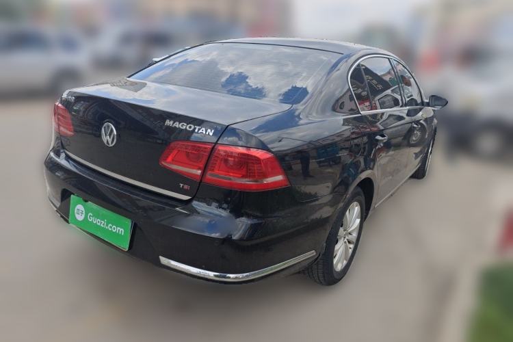 Used Volkswagen Magotan 2015 1.8TSI Luxury Model Rear Right 45 Deg