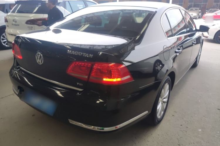 Used Volkswagen Magotan 2015 1.8TSI Advanced Model Rear Right 45 Deg