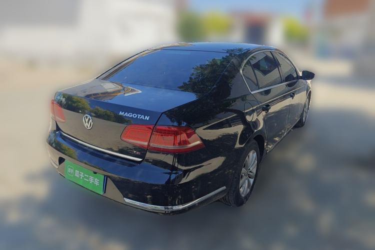 Used Volkswagen Magotan 2015 Facelift 1.8TSI Luxury Model Rear Right 45 Deg