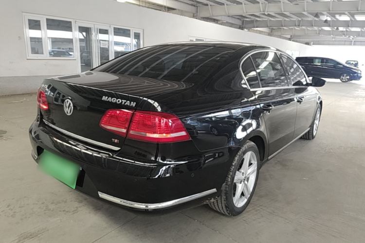 Used Volkswagen Magotan 2015 2.0 TSI Prestige Model Rear Right 45 Deg