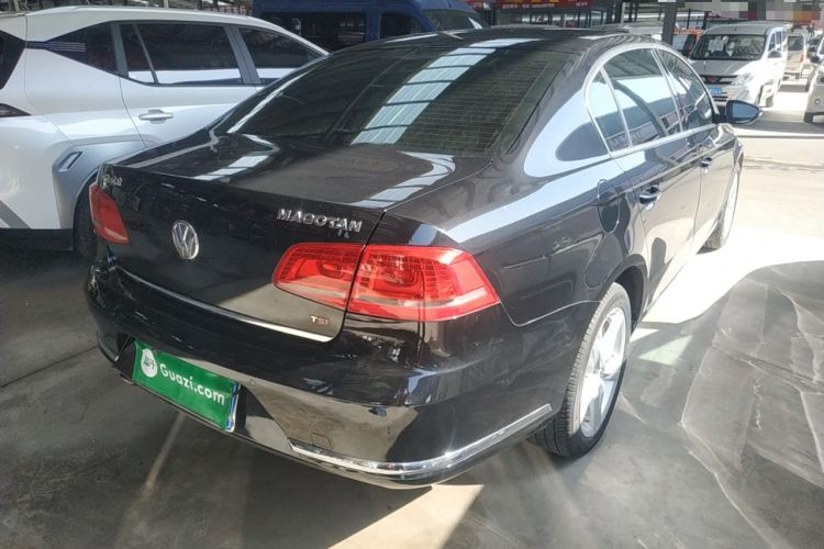 Used Volkswagen Magotan 2015 Facelift 1.8TSI Luxury Model Rear Right 45 Deg
