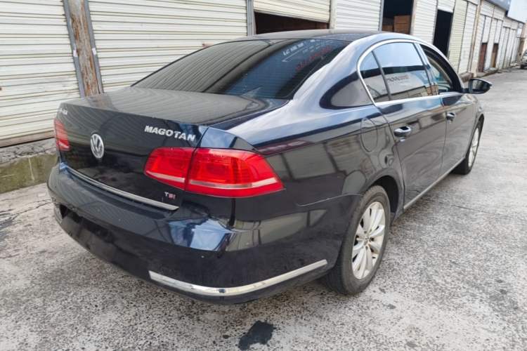 Used Volkswagen Magotan 2015 Facelift 1.8TSI Luxury Model Rear Right 45 Deg