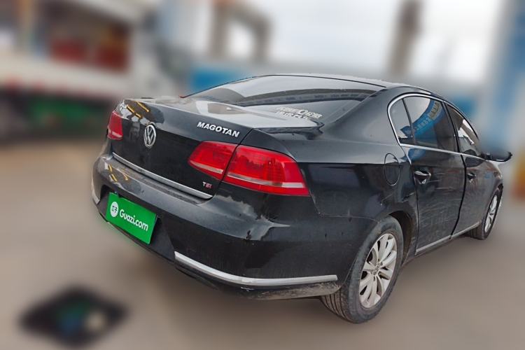Used Volkswagen Magotan 2015 1.8TSI Advanced Model Rear Right 45 Deg