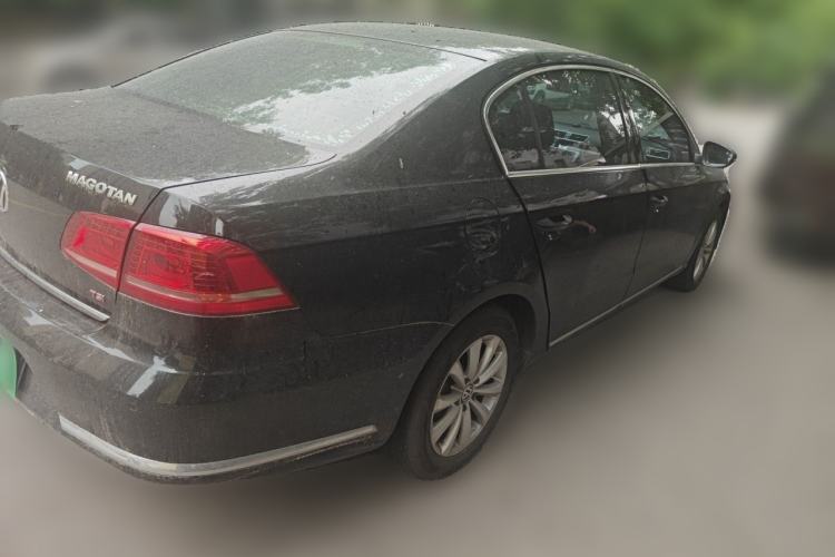 Used Volkswagen Magotan 2015 2.0 TSI Luxury Model Rear Right 45 Deg