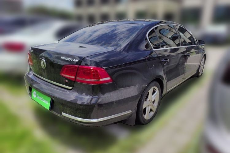 Used Volkswagen Magotan 2015 2.0 TSI Prestige Model Rear Right 45 Deg