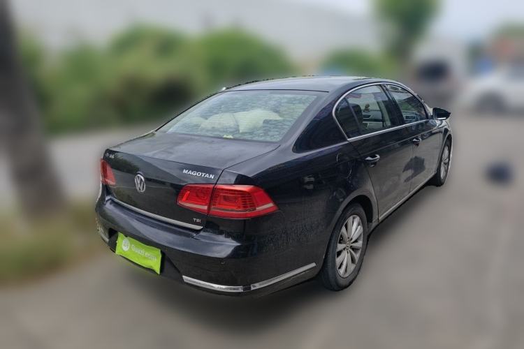 Used Volkswagen Magotan 2015 Facelift 1.8TSI Luxury Model Rear Right 45 Deg