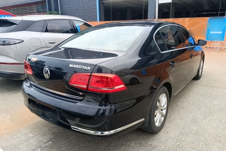 Used Volkswagen Magotan 2015 1.8TSI Advanced Model Rear Right 45 Deg