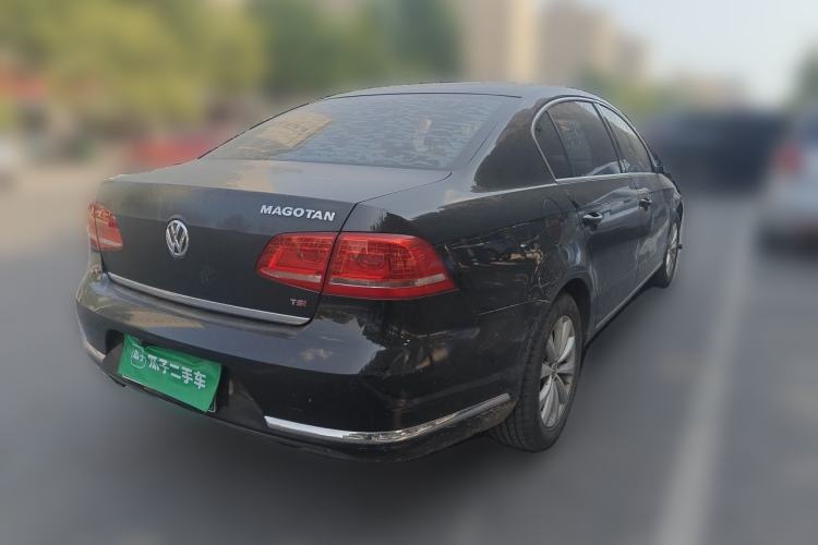 Used Volkswagen Magotan 2015 Facelift 1.8TSI Luxury Model Rear Right 45 Deg