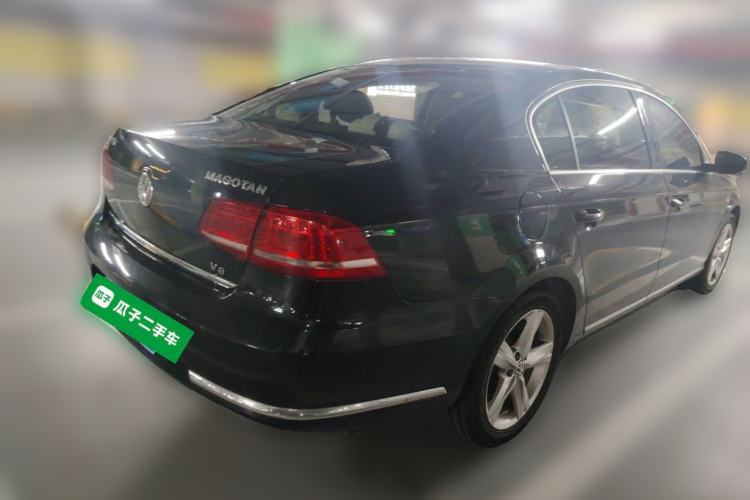 Used Volkswagen Magotan 2015 Facelift 1.8TSI Luxury Model Rear Right 45 Deg