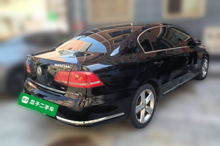Used Volkswagen Magotan 2015 2.0 TSI Prestige Model Rear Right 45 Deg