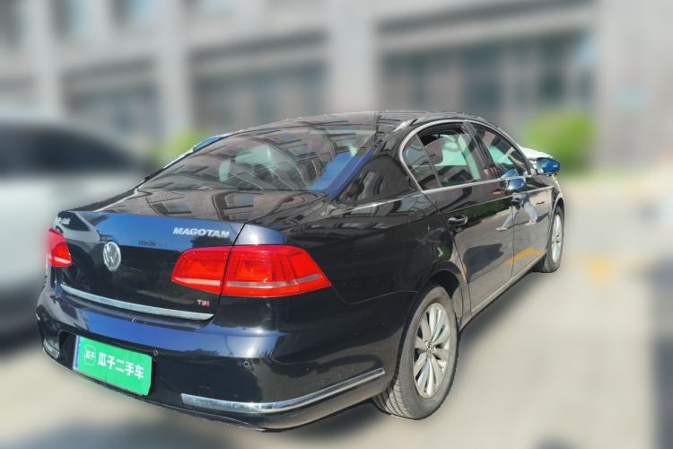 Used Volkswagen Magotan 2015 1.8TSI Luxury Model Rear Right 45 Deg