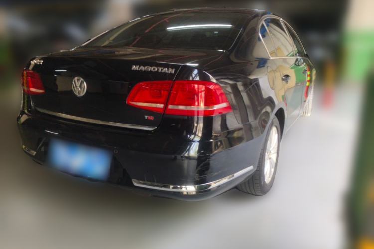 Used Volkswagen Magotan 2015 1.8TSI Luxury Model Rear Right 45 Deg