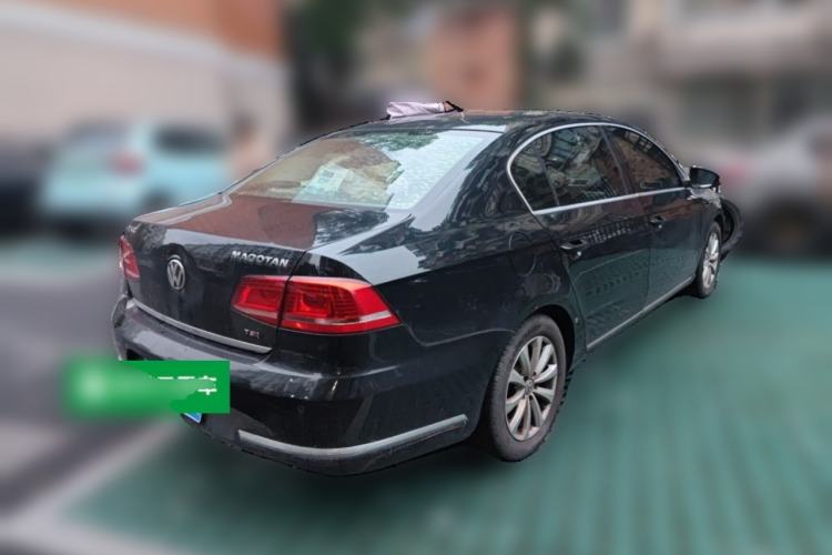 Used Volkswagen Magotan 2015 1.8TSI Luxury Model Rear Right 45 Deg