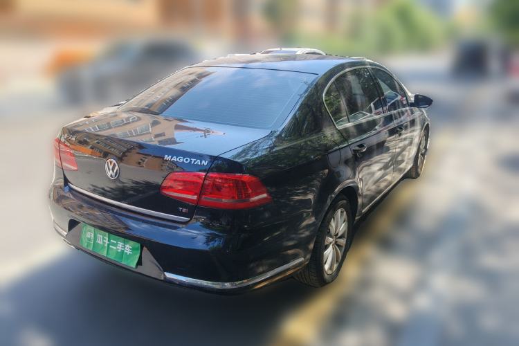 Used Volkswagen Magotan 2015 1.8TSI Luxury Model Rear Right 45 Deg
