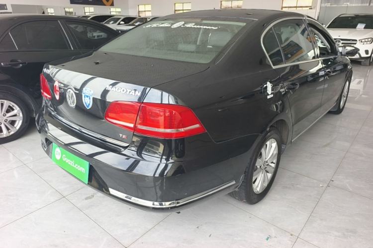 Used Volkswagen Magotan 2015 Facelift 1.8TSI Luxury Model Rear Right 45 Deg