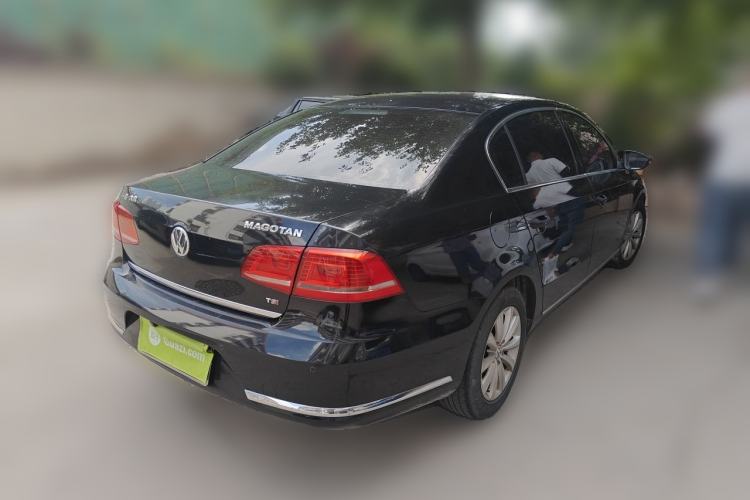 Used Volkswagen Magotan 2015 1.8TSI Luxury Model Rear Right 45 Deg