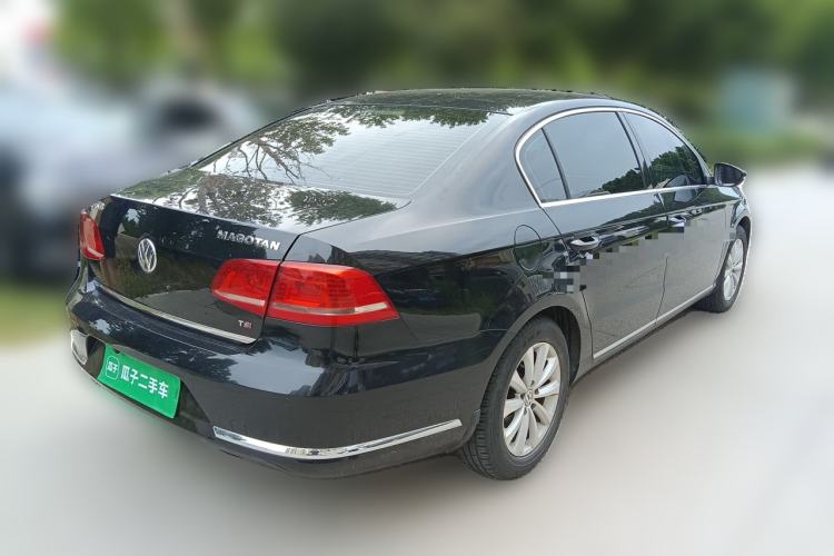Used Volkswagen Magotan 2015 Facelift 1.8TSI Luxury Model Rear Right 45 Deg
