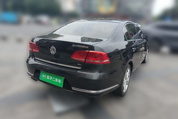 Used Volkswagen Magotan 2015 1.8TSI Prestige Model Rear Right 45 Deg
