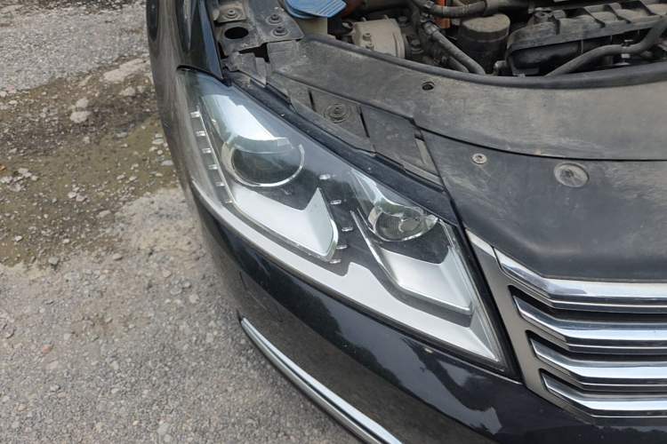 Used Volkswagen Magotan 2015 1.8TSI Luxury Model Right Front Headlight