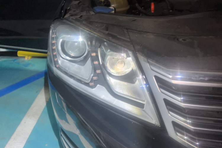 Used Volkswagen Magotan 2015 1.8TSI Luxury Model Right Front Headlight