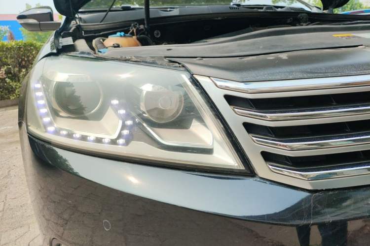 Used Volkswagen Magotan 2015 1.8TSI Comfort Model Right Front Headlight