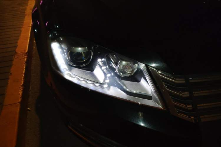 Used Volkswagen Magotan 2015 Revised Version 2.0 TSI Prestige Edition Right Front Headlight
