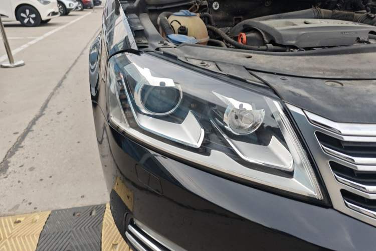 Used Volkswagen Magotan 2015 Facelift 1.8TSI Luxury Model Right Front Headlight