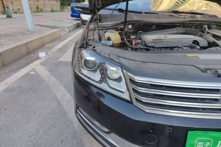 Used Volkswagen Magotan 2015 1.8TSI Luxury Model Right Front Headlight