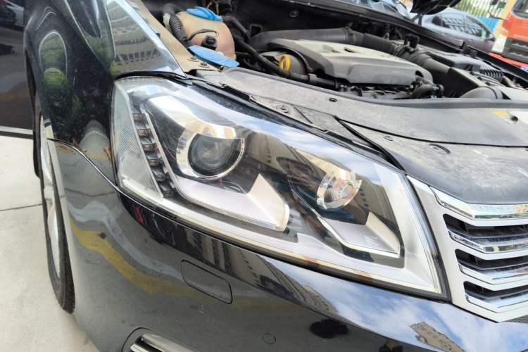 Used Volkswagen Magotan 2015 Revised Version 2.0 TSI Luxury Edition Right Front Headlight
